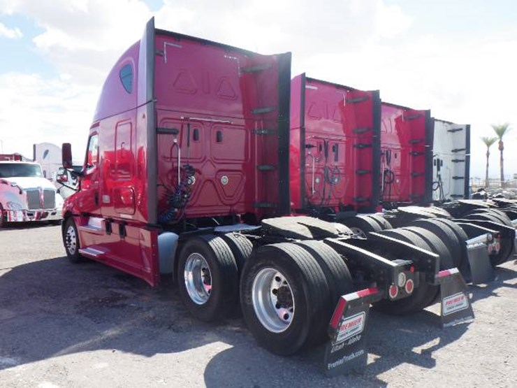 2020-freightliner-cascadia-126-image-12
