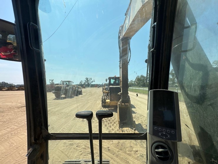 2014-caterpillar-336el-image-32