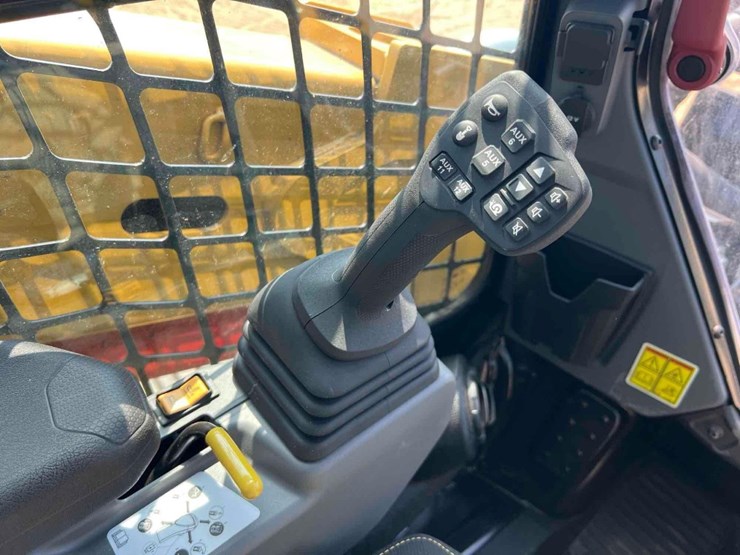 2025-caterpillar-275-skid-steer-image-34