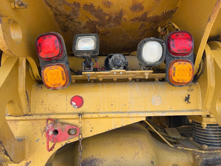 2018-caterpillar-745-image-24