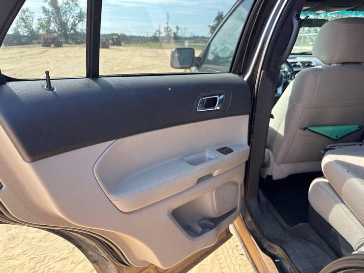 2013-ford-explorer-image-19