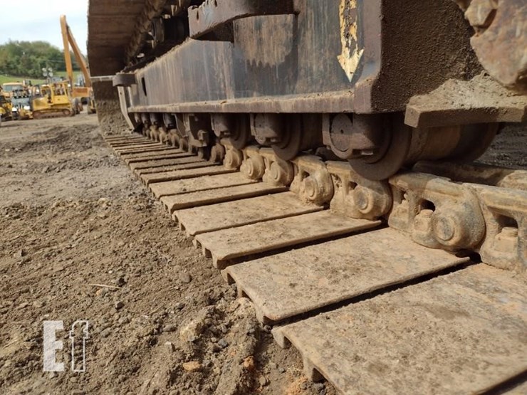 2011-deere-225d-lc-image-36