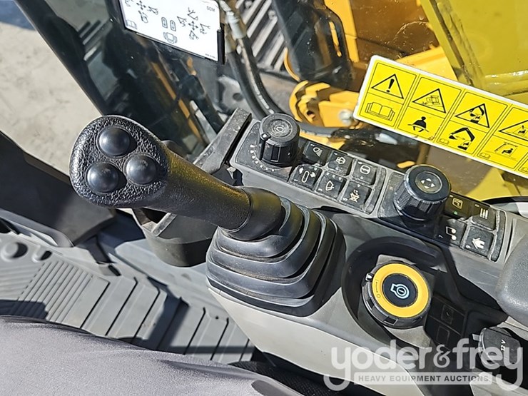 2021-caterpillar-320gc-image-41