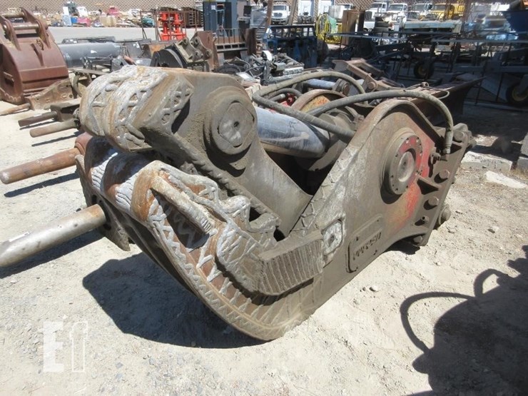 caterpillar-330-image-2