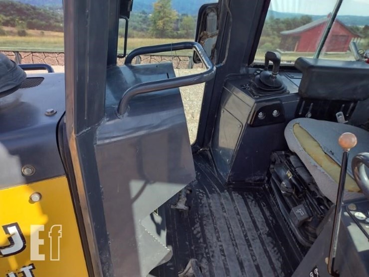 2012-deere-700j-lt-image-12