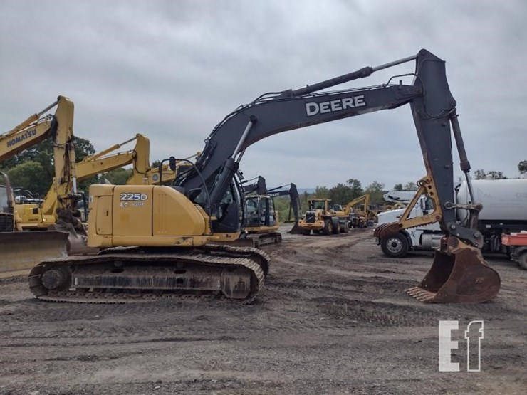 2011-deere-225d-lc-image-3