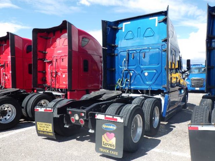 2021-freightliner-cascadia-126-image-4
