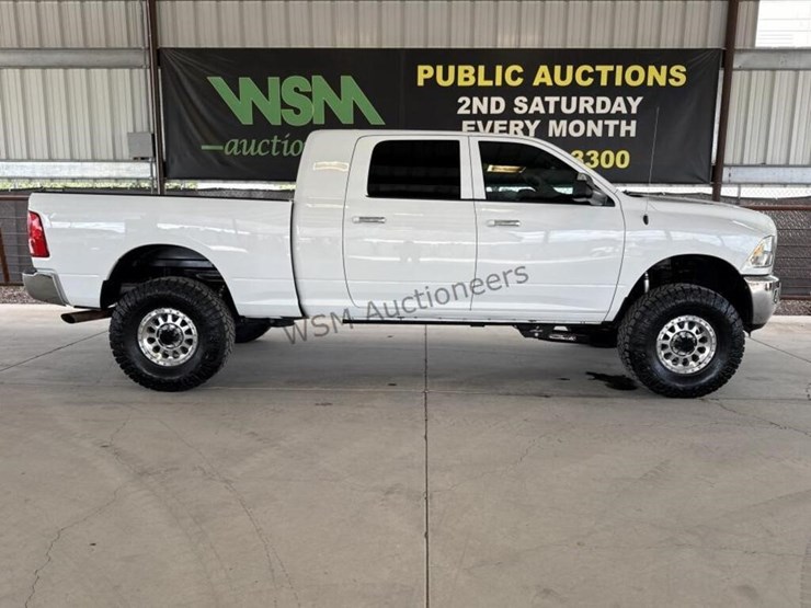 2015-ram-2500-slt-image-1