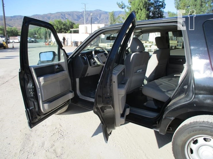 2010-ford-expedition-image-12