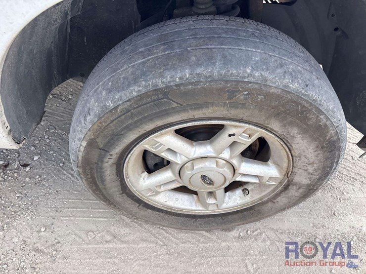 2005-ford-explorer-image-24