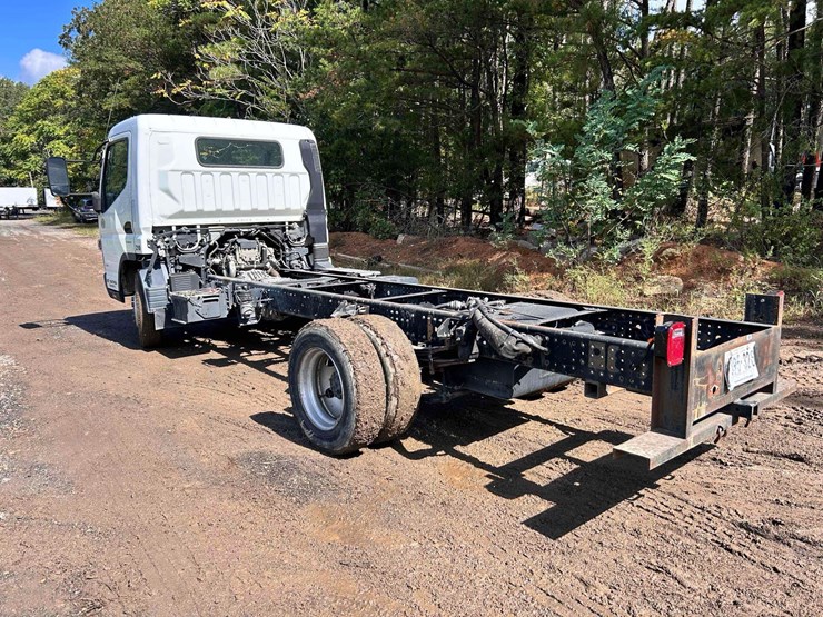 2015-mitsubishi-fe180-cab-and-chassis-image-5
