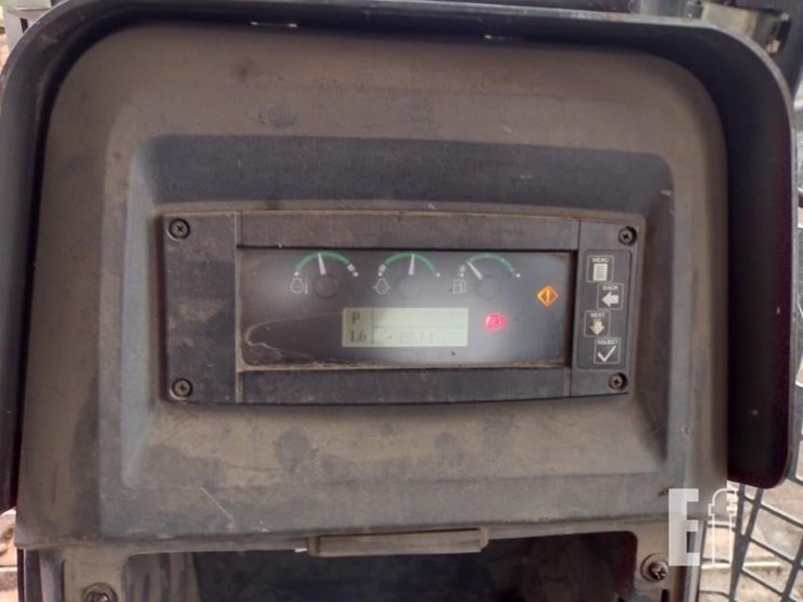 2017-deere-650k-lgp-image-9
