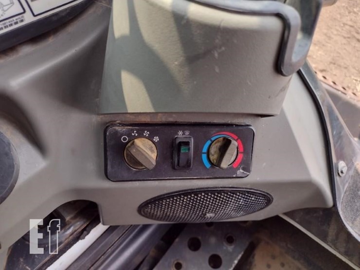 2012-bobcat-t750-image-11