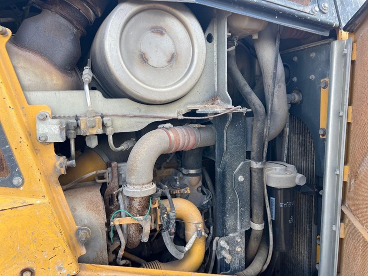 2015-deere-1050k-image-24