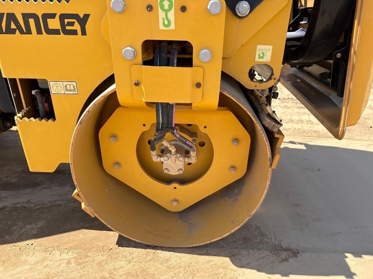 caterpillar-cb24b-image-9