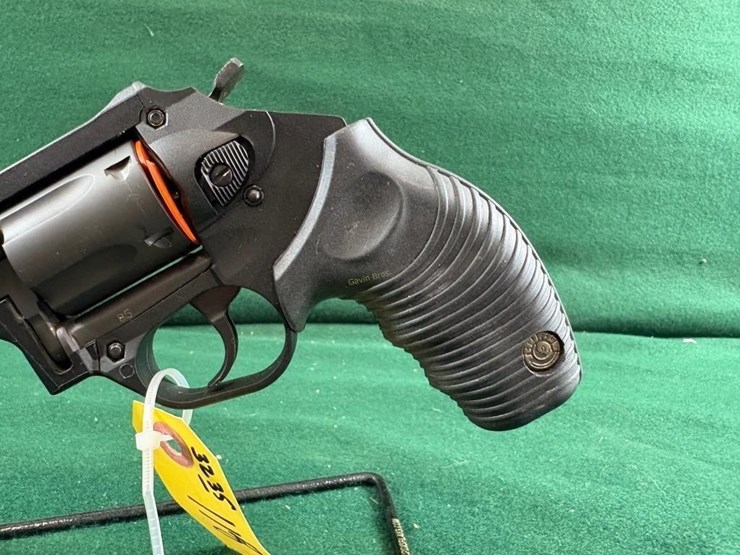 taurus-protector-poly-38-spl-revolver-image-10