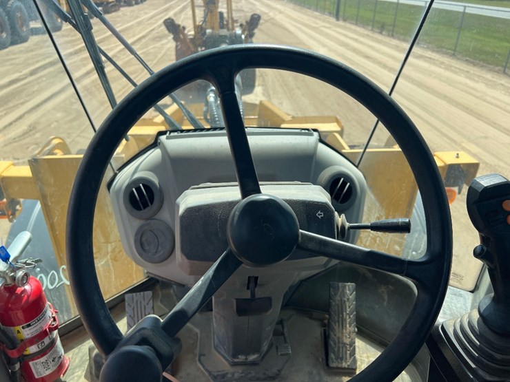 2021-deere-624p-image-34