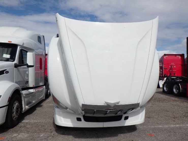 2023-peterbilt-579-image-13