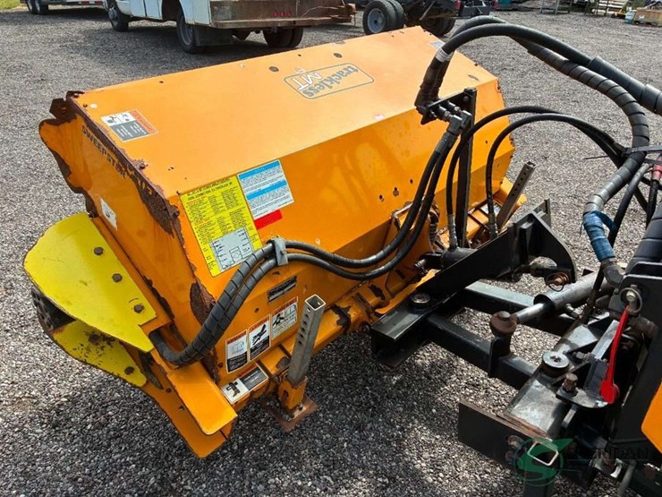 2014-trackless-model-mt6-with-numerous-like-new-attachments-image-42