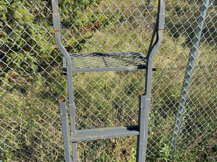 2-ladder-tree-stands-image-3