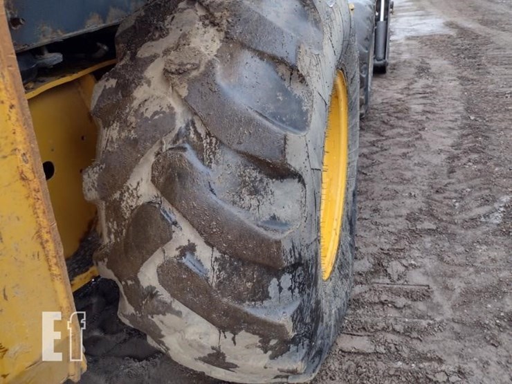 2019-deere-410l-image-24