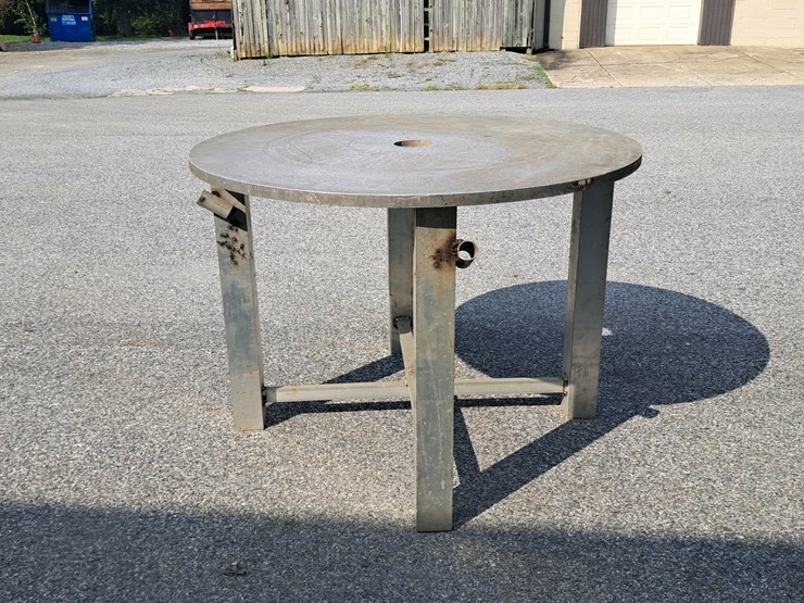 #179-•-55"×55"×39"-aluminum-table-image-2