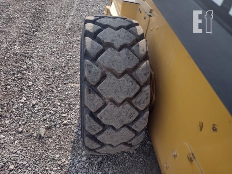 2020-deere-324g-image-21