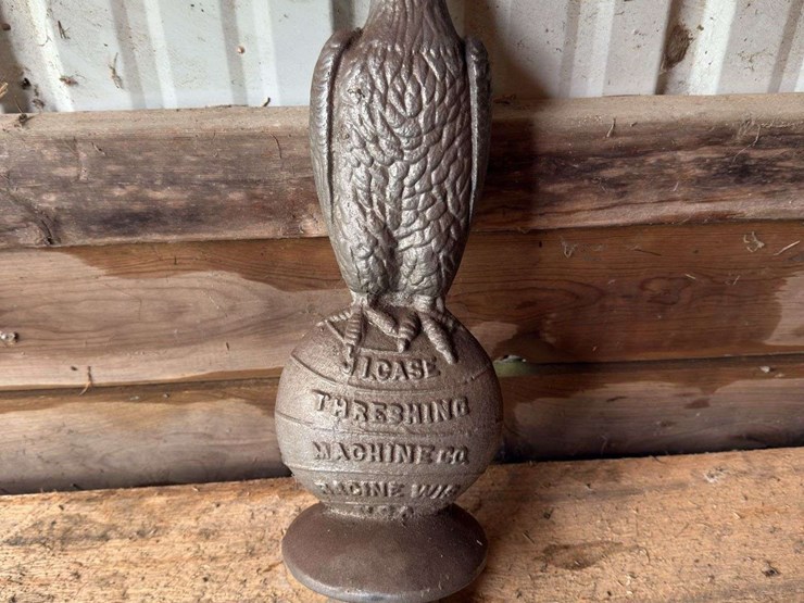 case-eagle-statue-image-1