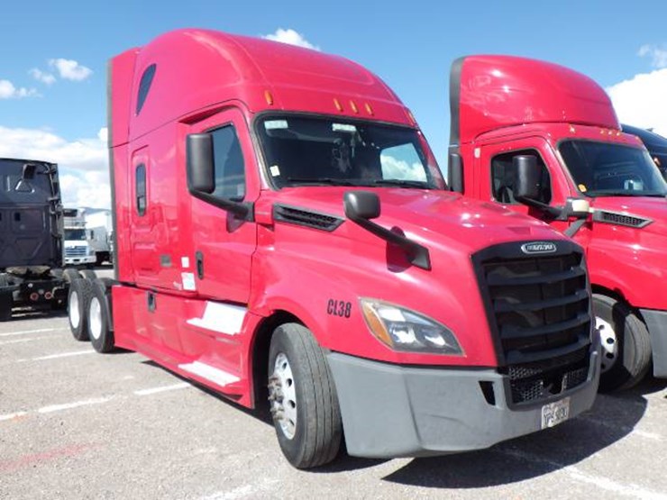 2019-freightliner-cascadia-126-image-2