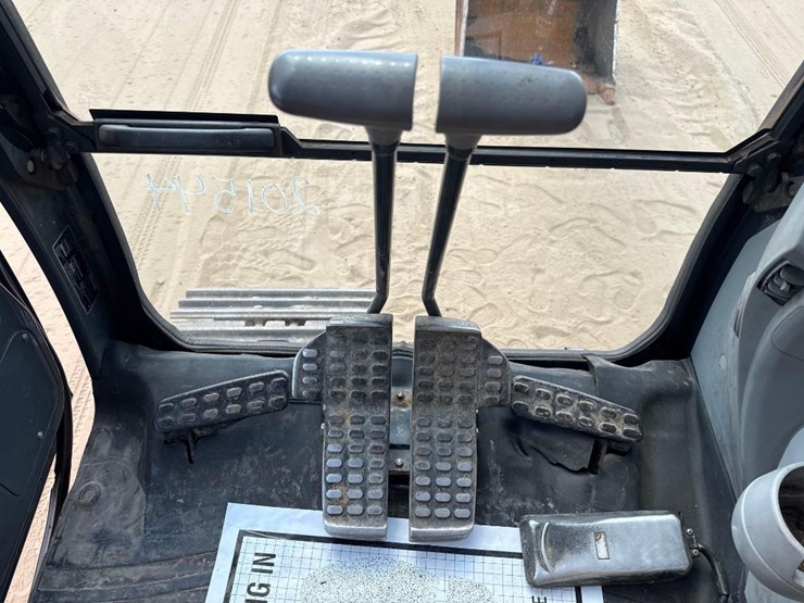 2012-deere-160g-lc-image-31