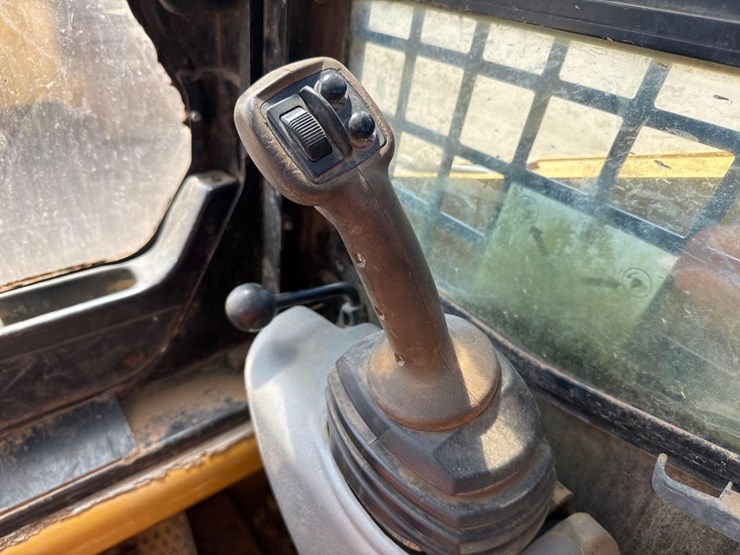 2012-caterpillar-259b3-image-25