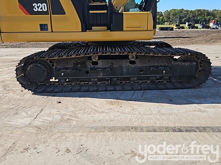 2019-caterpillar-320-image-8