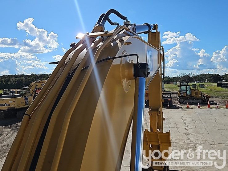 2021-caterpillar-320gc-image-32