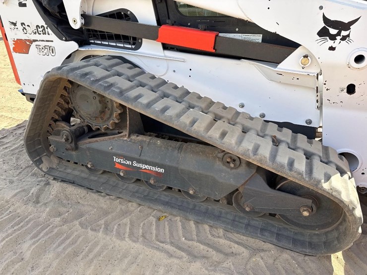 2021-bobcat-t870-image-13