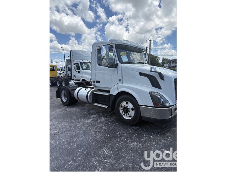 2018-volvo-10-image-3