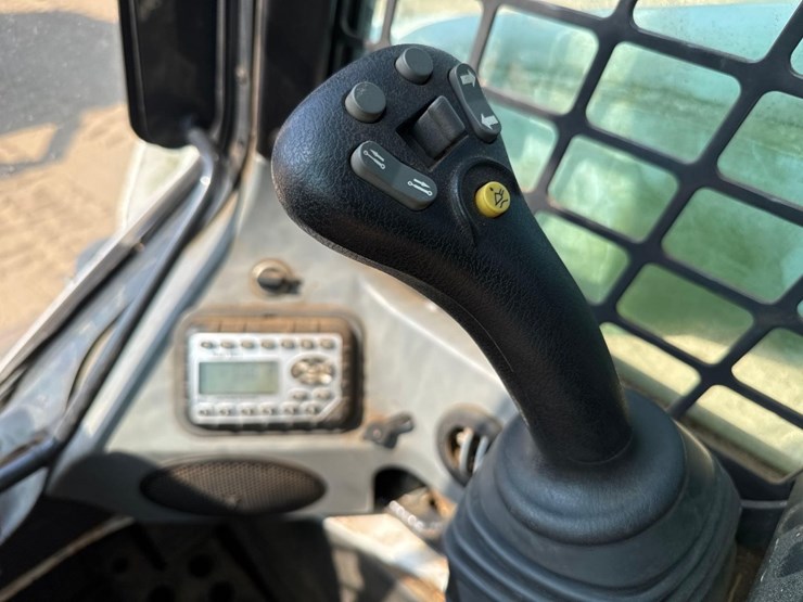 2020-bobcat-t870-image-33