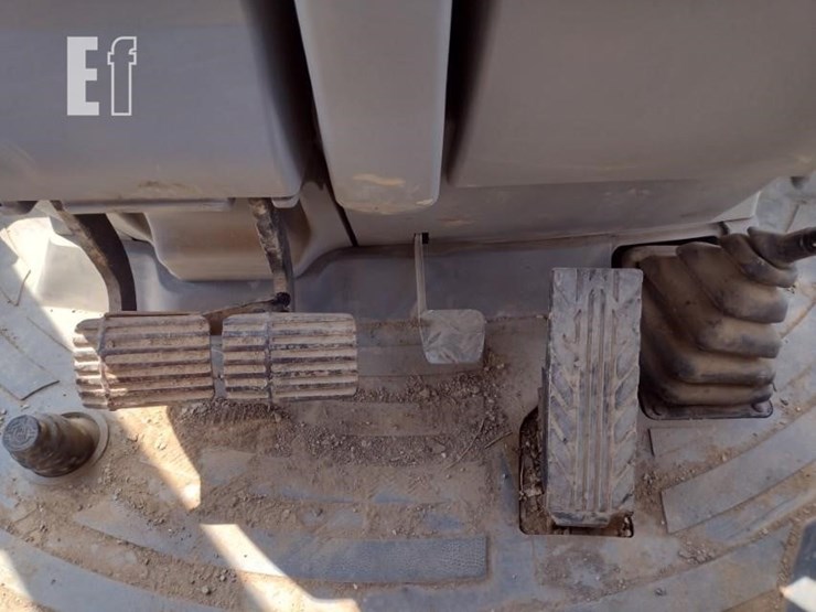 2015-caterpillar-420f-image-7