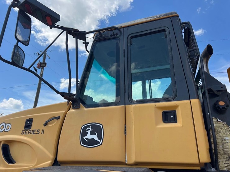2014-deere-250d-image-12