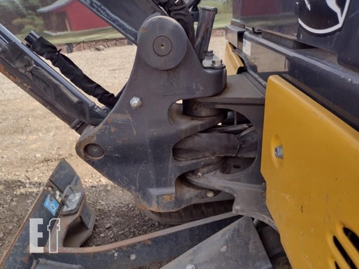 2022-deere-17g-image-25