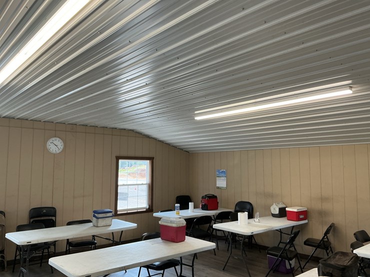#200-•-lunchroom-building-image-15
