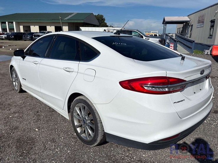 2017-ford-fusion-hybrid-sedan-image-4