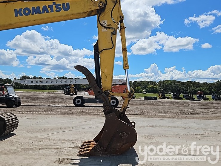 2015-komatsu-pc210-lc-10-image-16