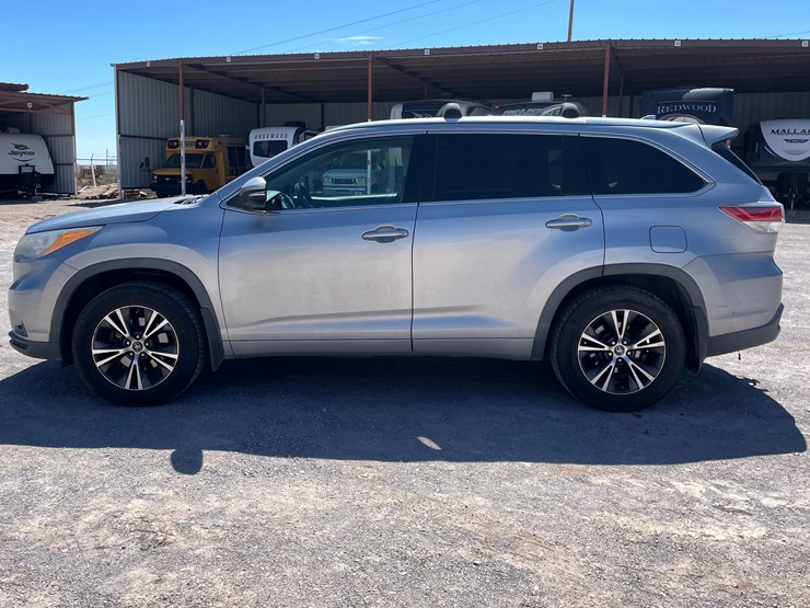 2016-toyota-highlander-image-1