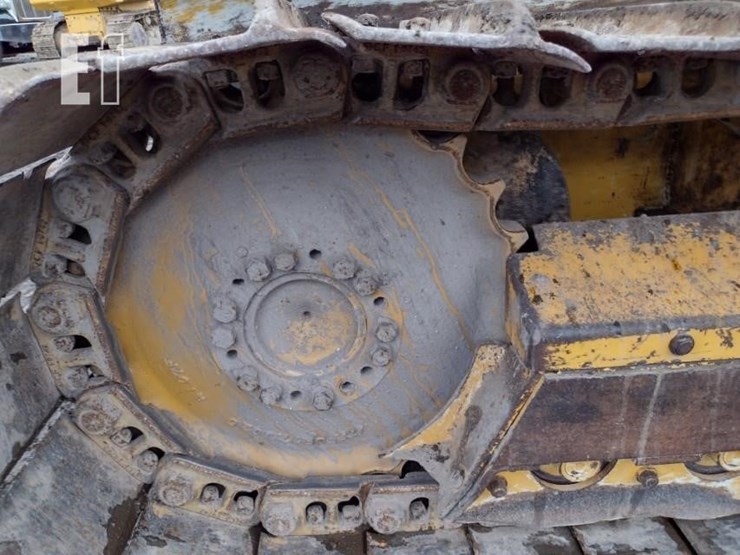 2017-deere-650k-lgp-image-30
