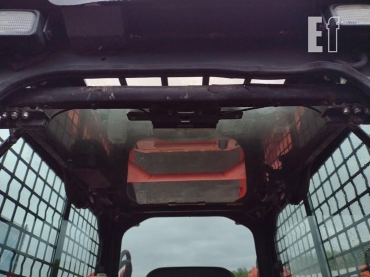2012-kubota-svl90-image-13