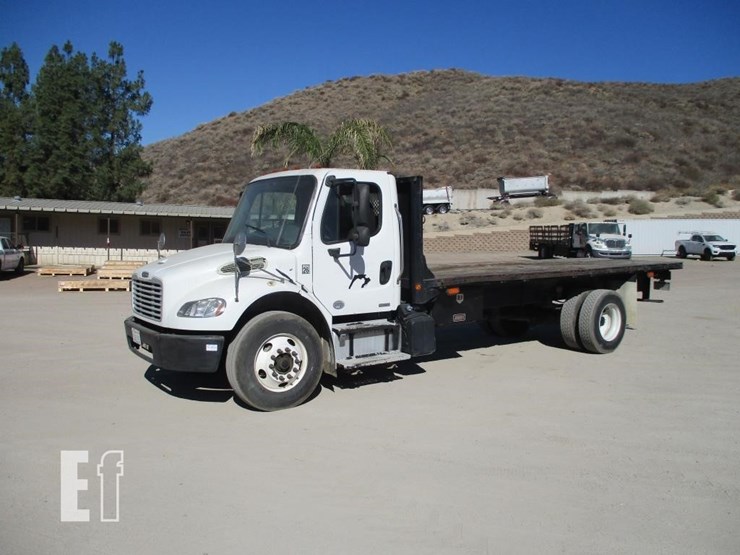 2012-freightliner-business-class-m2-106-image-1