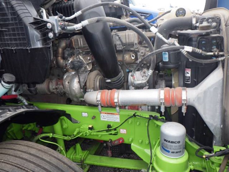 2024-freightliner-cascadia-126-image-16