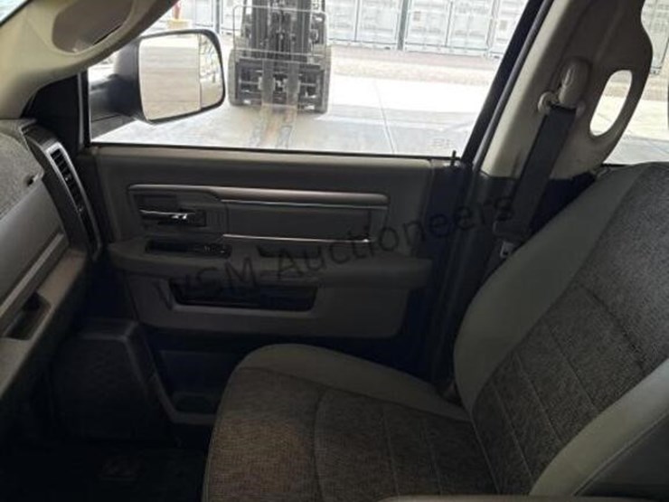 2015-ram-2500-slt-image-29
