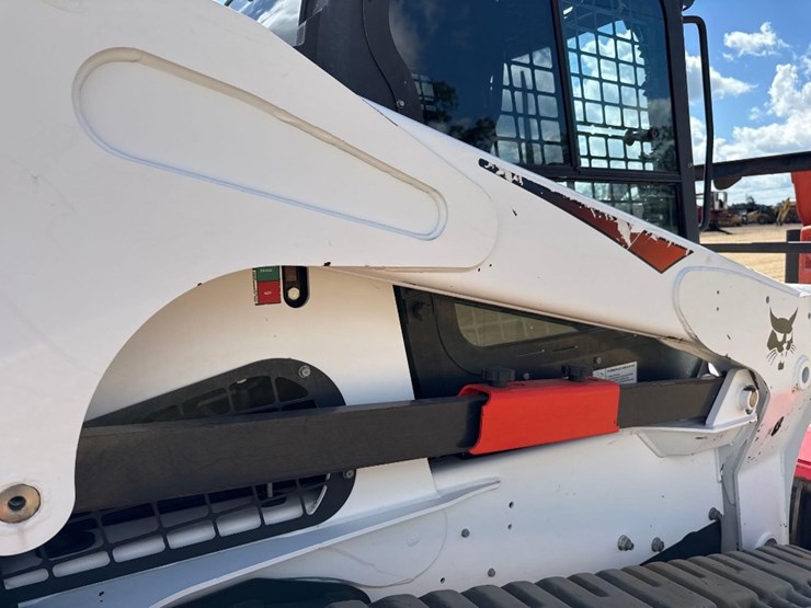 2021-bobcat-t870-image-20