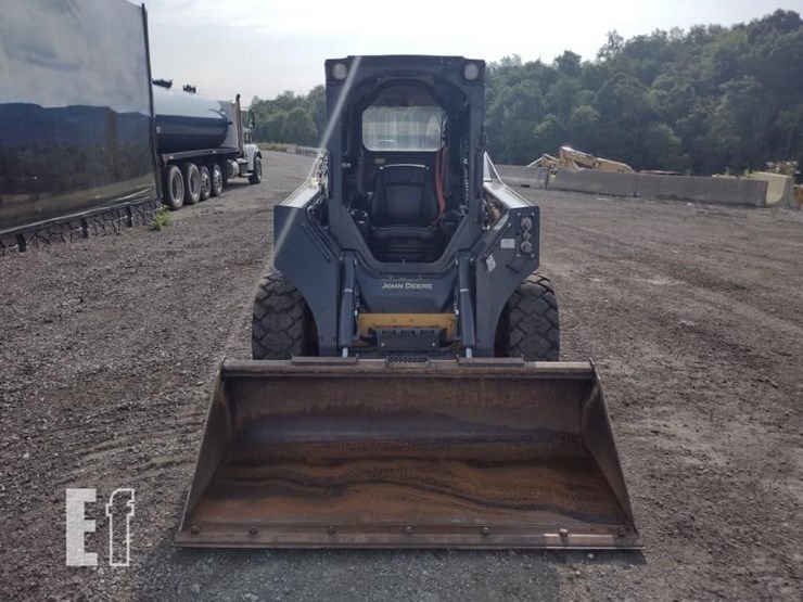 2020-deere-324g-image-2